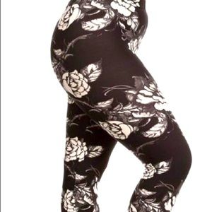 NWT FLORAL LEGGINGS 3X-5X ONE SIZE
